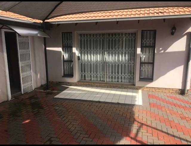 4 BEDROOM HOUSE FOR SALE IN WITPOORTJIE